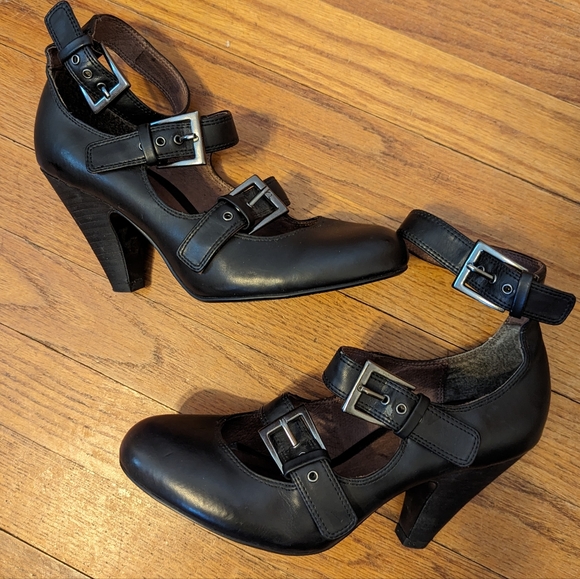 Aldo triple buckle gothic vamp almost toe retro pump - Picture 2 of 7